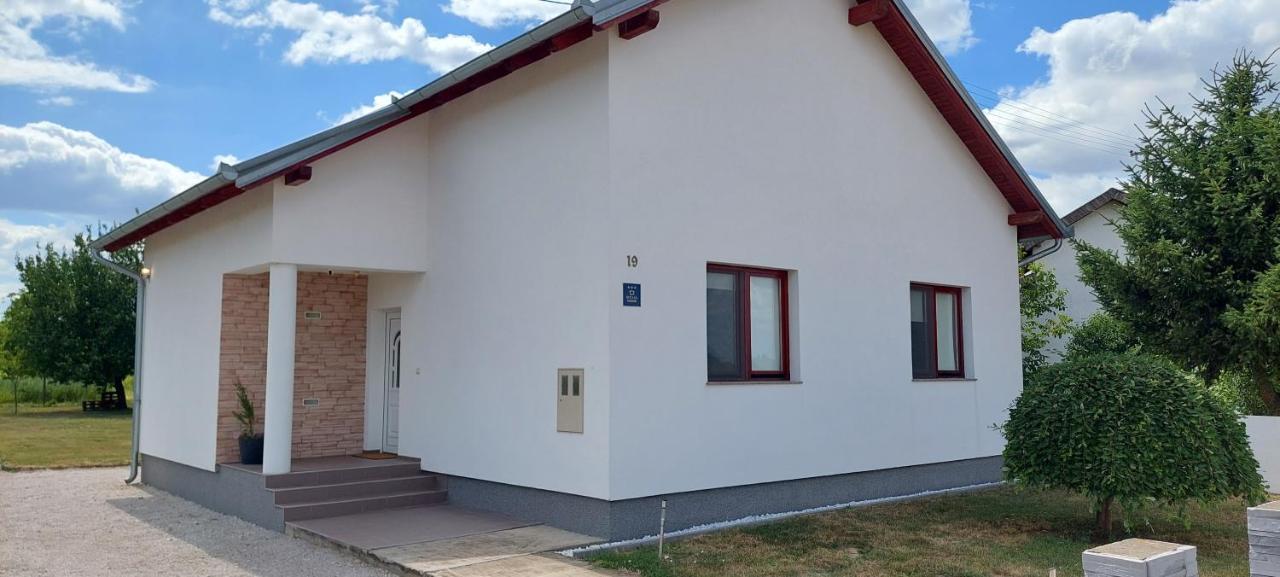 Kuca Za Odmor Domus Alba Villa Branjin Vrh Exterior photo
